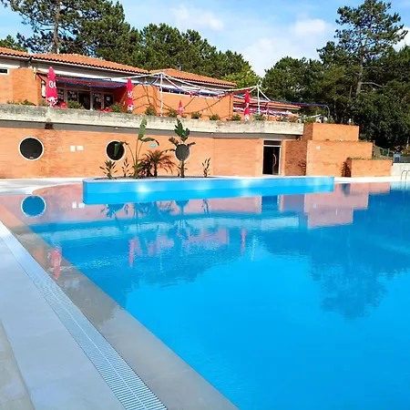 Parque De Campismo Orbitur Foz De Arelho. Кемпинг